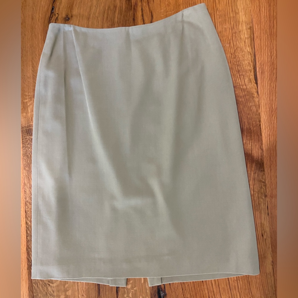 Ellen Tracy Stretch Wool Blend Lined Skirt in Ecru Color, Back Slit, Size 12